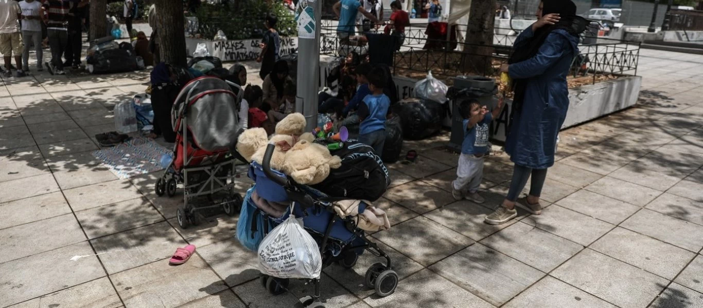 ΕΛ.ΑΣ: Σε εξέλιξη επιχείρηση εκκένωσης της πλατείας Βικτωρίας